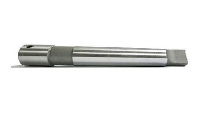 Annular cutter holders and extenstions for 4-1/2 inch diameter carbide tipped annular cutters